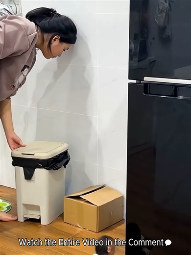 Lala cleverly finds ways to make grandma stay to take care of her!#monkey #animals #viral #fpy #trending