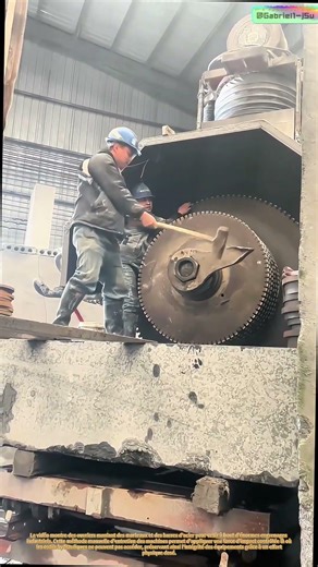 Les géants du marteau : comment la force brute est au service des engrenages industriels