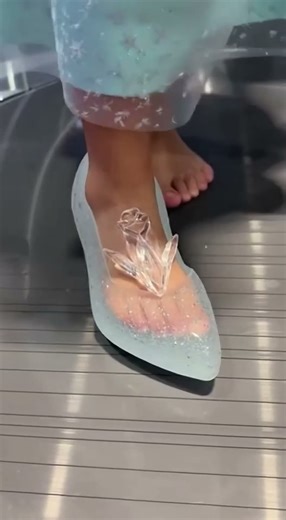 Japan’s New AI Shoe Pod Reimagines Elsa’s Legendary Ice Heels ❄️👠✨