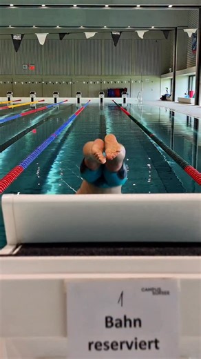 Markus Marthaler 🇨🇭• Triathlon • Swimming on Instagram: "Most swimmers think the hand should move in an S-shape under the body. What’s often overlooked is that the most effective hand path is far simpler. In efficient freestyle, the hand travels mostly straight back, staying in line with the shoulder. Not crossing under the body, not sweeping out and in. Just backward pressure, close to where the arm entered. When swimmers exaggerate an S-curve, they usually create sideways force instead of pr