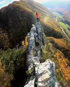 Would you climb the ridge of Seneca Rocks? LovingWV.com - Credit 📷@everchanginghorizon & @chelseakauai | Loving WV