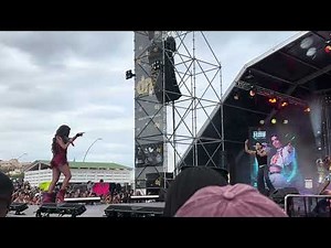 LA REINA DEL FLOW 3 concierto- La savia en mis venas - SKY y Charly flow