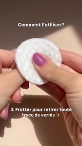 Retirez votre vernis tout en douceur avec notre dissolvant sans acétone 💅 ✨ Élimine efficacement le vernis sans assécher les ongles ni les cuticules ✨ Enrichi d'huiles d'écorces d’agrumes pour un parfum frais et délicat 🍊 ✨ Formule végane, naturelle et sans cruauté 🌿 ✨ Disponible en vrac en boutique pour une option plus écoresponsable 💚 Comment l’utiliser? 1️⃣ Versez une petite quantité de dissolvant sur un coton 2️⃣ Appliquez sur l’ongle et laissez agir 10 à 20 secondes 3️⃣ Frottez délicate