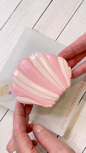 I thought this pink sea shell cookie was fitting for the beautiful day we spent today @birchaquarium learning about and seeing so many fascinating sea creatures! My favorite was a rescued sea turtle 🐢 ❤️ Cutter from @night.owl.icing #cookiereels #cookiedecorating #cookiesofinstagram #decoratedcookies #royalicing #edibleart #cookies #sugarcookies #beachcookies #cookiedecorator | Little Penelope's Cookie Boutique, LLC.