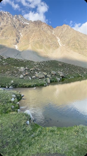 Hippie in Hills™ on Instagram: "Just another day in Outdoors. 🏔️ Mountain life, mountain people and the most exquisite mountain places. Explore them with @hippie_in_hills this summer. Trek, Climbs and the best of Himalayan experiences available. . . #indianhimalaya #mountainlife #explorewithhippieinhills"