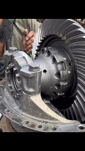 13K views · 195 reactions | how to Deawoo bus rear axle differential gear proper overhaul #gear #truck #reel #Reels #foryou #mechanic | Skills man | Facebook