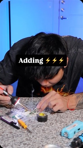 𝑪𝑹𝑰𝑺𝑷𝑶 on Instagram: "Adding a ⚡️⚡️to my batons #cosplay #diy #tutorial #nightwing #batman #props #reels"