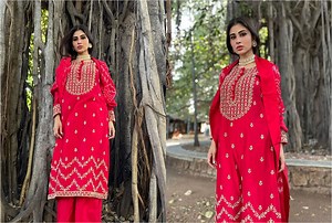 मौनी रॉय: करोड़ों की संपत्ति की मालकिन हैं मौनी रॉय, जानें कैसी है इनकी लाइफस्टाइल