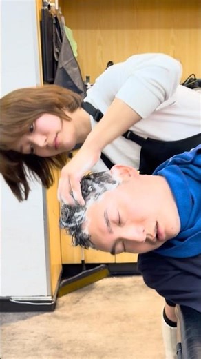 床屋でリラックスしすぎた人 #理容室 #岡田さん #ヘッドマッサージ