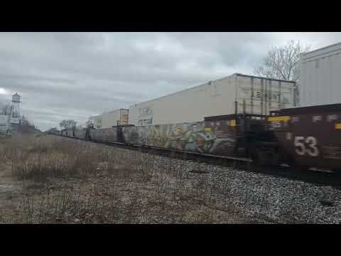 BNSF 6774 flies through Downtown Mazon, IL