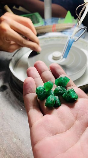 Mastering Emerald Cutting Techniques for Vibrant Colors