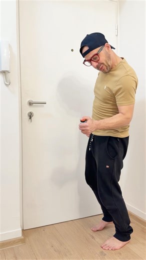 I control the trigger. #laughwithdeki #dejvidsajkodeki