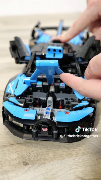LEGO 42162 Bugatti Bolide Agile Blue Functions Preview