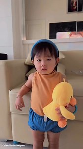 Nonton bareng boneka 🐤 | Celine Elizabeth Wiyono