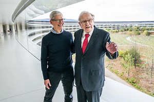 "Crucial para la vida moderna": Warren Buffet se deshace en elogios hacia Apple y predice el éxito del iPhone 15