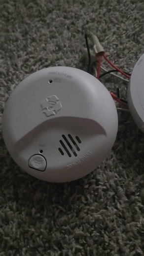 First Alert SM2-W01 and SMICO100-AC #smokealarm dc interconnect test