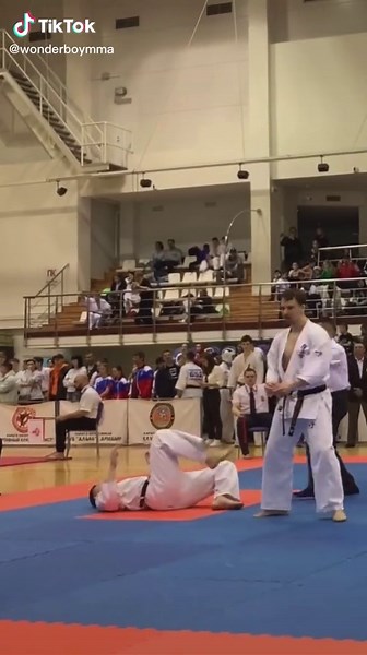 Amazing Kyokushin Karate Crescent Technique