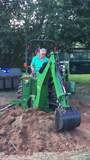 John Deere 3033R TLB Backhoe