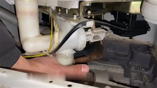 海信洗衣机显示故障代码f01《，自己动手解决，一次性无后患则有！