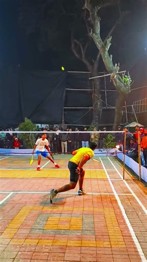 #outdoorbadminton #badmintonhighlights #badmintonlovers #badmintonindonesia #trickshots #shorts #bwf
