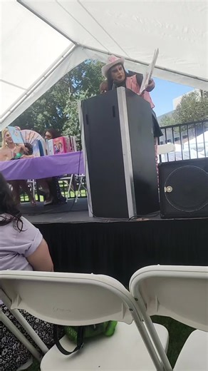 Story book reading with drags. #story #book #drag