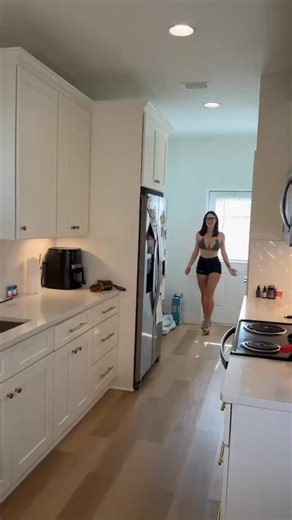 Catalina White | I just love working out🤪 | Instagram