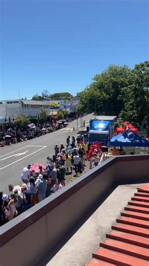 The 72nd Howick Santa Parade is under way | Howick Santa Parade