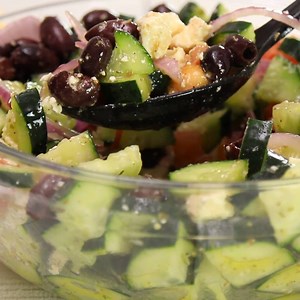 143K views · 47 reactions | An adapted version of the traditional Greek Salad with an addictive vinaigrette! For fullest flavor, let it sit overnight. RECIPE ➡️ https://www.adishofdailylife.com/2018/06/how-to-make-greek-salad/ | A Dish of Daily Life | Facebook