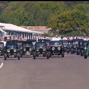 17K views · 972 reactions | Ever seen this many vintage Bentleys in one place?  #GoodwoodRevival #Bentley | The Goodwood Revival | Facebook
