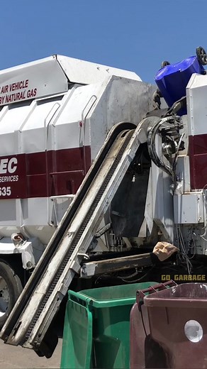 Aggressive Garbage Truck Breaking Bins 😱 #fyp #foryou #garbagetruck #broken #garbage #frfr