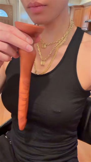 "The Slim Plug" by @SquarePegToys