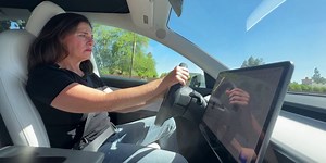 Woman says she was ‘trapped’ in her Tesla after the battery died
