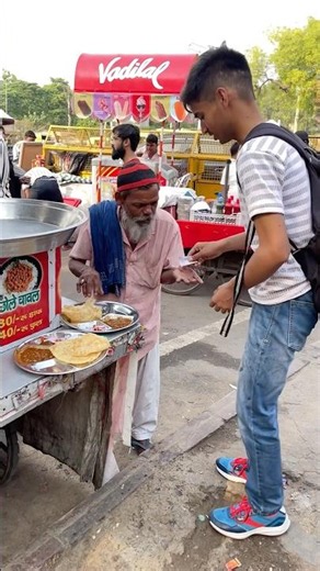 Baba was feeling very hungry 😭💔 #humanity #helping #respect #shortvideo #viralvideo