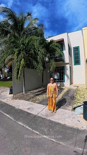 Casa en esquina dentro de privada con acceso controlado 24/7 en Santa Fe II (zona sur de Cancún). Ideal para vivir o invertir en una zona con crecimiento constante. ✔️ 2 recámaras ✔️ 1.5 baños ✔️ Patio trasero bardeado ✔️ Área verde a un lado ✔️ 1 estacionamiento 💰 $2,200,000 MXN 💳 Acepta Infonavit, bancario y recursos propios 📩 Escríbeme “INFO” y te mando los detalles https://wa.me/message/K2ZEBNFM4IVTM1 #CasasEnVentaCancún #CancúnZonaSur #Infonavit #CasaEnVenta #BienesRaícesCancún