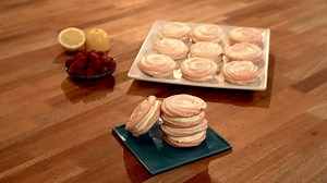 135K views · 1.8K reactions | Raspberry Meringue Cookies Save this recipe: https://taste.md/2fSLo7l More recipes on our app  https://taste.md/2sltyPt | Sugar Fix | Facebook
