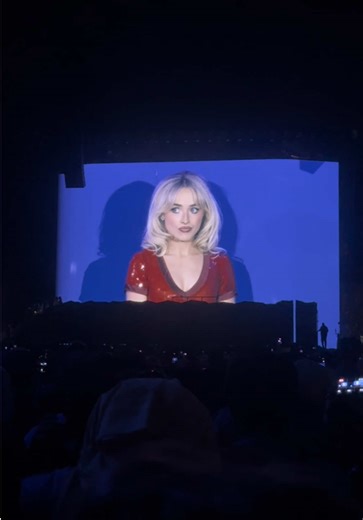 SABRINACHELLAAAAAAA @Sabrina Carpenter THAT WAS SO MYCH FUNNNNN hello will ferrell???? @coachella #coachella #campchella #sabrinacarpenter #fyp