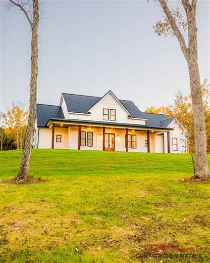 The Summer Breeze Barndo - one of our newer house plans and a absolute show stopper 🤩 You all loved this custom build so much that we decided to add it to our website as a stock plan. This floor plan features 4 beds, 4 baths and 3,658 sq ft of living space ready to be filled with memories for years to come. | Summertown Metals
