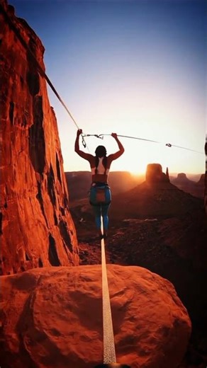Talia Ysatis frôle la chute en highline au Grand Canyon 😱 #shorts