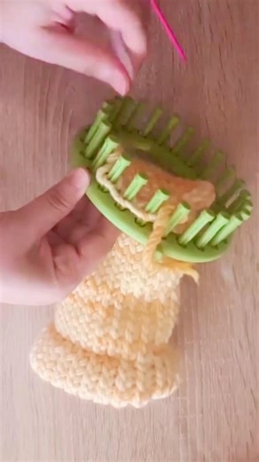 26K views · 137 reactions | How to close 朗 Knitting loom for beginners step by step #knitting #crochet #scarf #hat #knitting_loom_eljammari #fblifestyle #knitting_loom_scarf | Crochet knitting Ouabd | Facebook