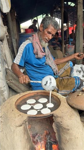 Amazing Bengali Chitoi Pitha Making Recipe 😱🔥 #shorts