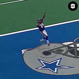 Three catches. Three TDs. 163 yards. On Thanksgiving in 1998, Randy Moss had a Thanksgiving feast. 🦃 (🎥 @nfllegacy) | NFL on CBS