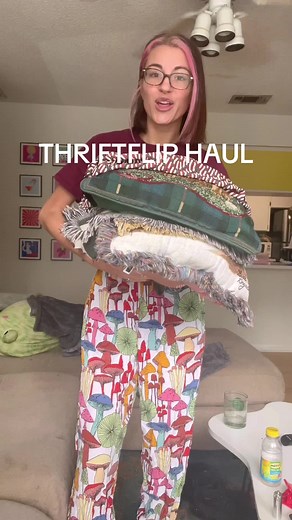 Long time no thriftflip haul :-) havent sewn much in the last month or so but were gettin back in the swing of things now! #upcycle #thriftflip #upcycledfashion #thrifthaul #upcycling