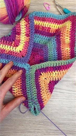 Crochet Granny Square Book Cover 📚