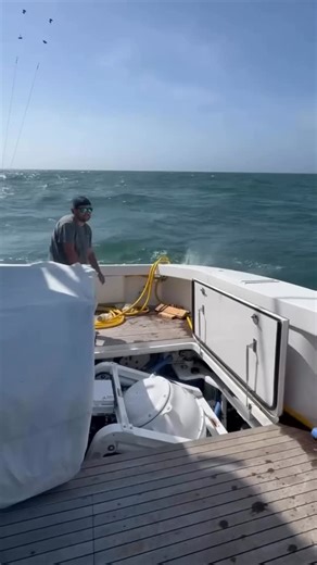 “If you don’t know, now you know.” - Seakeeper 40 The Seakeeper 40 crushed it during a sea trial for the Reel Fire, a 76’ Viking, with @goaseakeeper . The Seakeeper 40 is our largest Seakeeper built to stablize vessels 85ft and up! 🎥 @goaseakeeper • • • #seakeeper #seakeeper40 #seatrial #seakeeperseatrial #takearide #lovemyseakeeper #stabilizer #stabilization #seakeeperstabilized #vikingyachts | Seakeeper