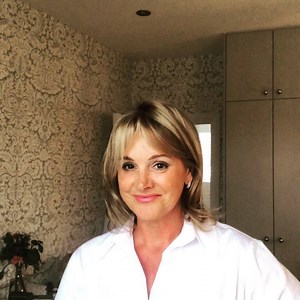 Tuscan girls getaway does design this week. Kicking off in 20 minutes in London. Then in 4 days we will be in Italy. #decorating #designlovers #designyournextchapter #london #firmdalehotels #Tuscangirlsgetaway | Debbie Travis