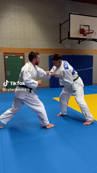 Tutorial on the Tai Otoshi (大腰) throw with a single-sleeve grip 🇰🇷 #taiotoshi #judothrow #onesleevegrip #judotechnique #judotutorial #유도 #유도기술 #태권유도 #유도선수 #유도기초