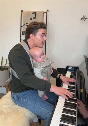 I have a new co-writer ✍🏻🎹 | Copywriter Job