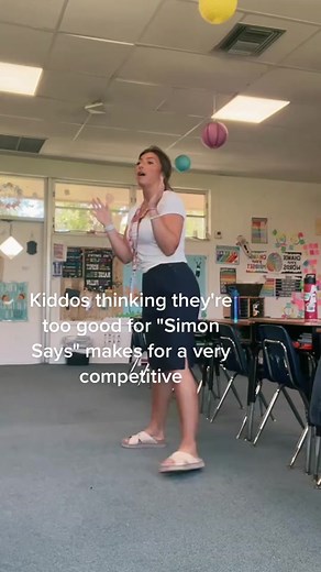 🗣️ Simon says… this is a classic brain break game that never fails to engage kids! 🙌 For an added layer of fun, try this ultra fast version from @Miss Teachyy 🍎 The kids must use their active listening skills in order to respond lightning fast to what Simon is saying 👂🧠🏃‍♂️ #teachersoftiktok #brainbreak #elementaryschool #brainbreakgames #classroomgames