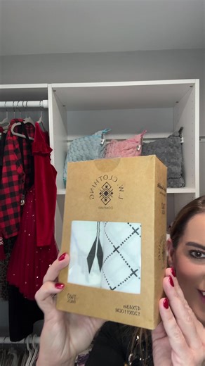 Premium Muslin Swaddles: Soft, Breathable, and Multi-Functional Wrap your baby in the ultimate comfort with our Premium Muslin Swaddles, designed to provide a soft, breathable, and secure experience. Made from high-quality muslin fabric, these generously sized swaddles (47” x 43”) are perfect for keeping your little one cozy and calm. Key Features: • Ultra-Soft & Gentle: Made from premium bamboo viscose fabric for maximum comfort. • Generous Size: 47” x 43” for easy swaddling and multi-purpose u