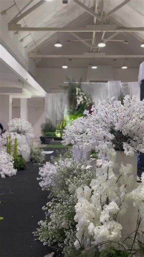 Konsep drapery dengan rangkaian bunga ala thailand🍀✨#dekorasimojokerto #dekor #dekorasisurabaya #florist #wedding2026💍🤍